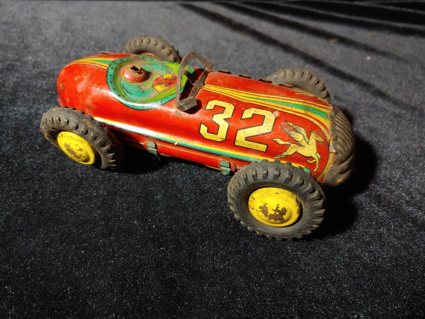 REDUCED! VINTAGE NO 32 METAL MOBIL RACE CAR 40's 50's? MARX?