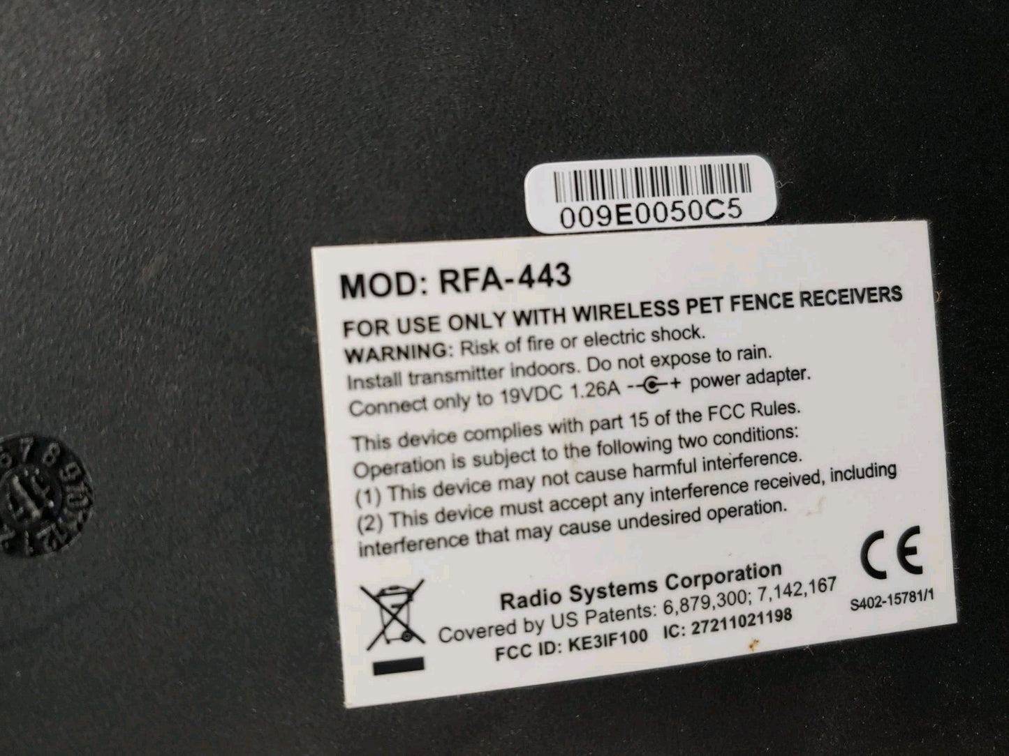 PetSafe Wireless Transmitter RFA-443 Dog Fence 2 Collars Flags Extra Batteries