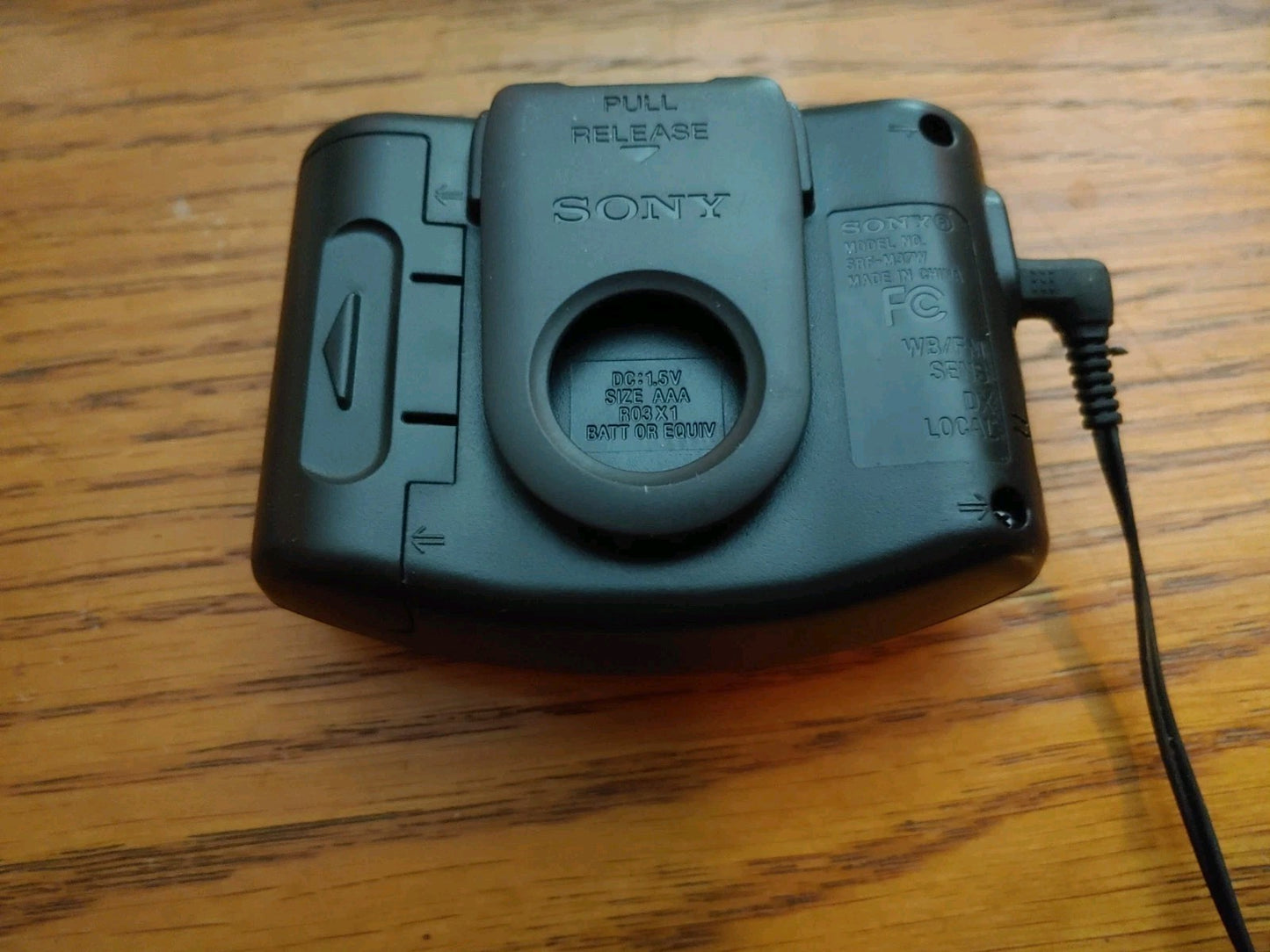 Sony Walkman AM/FM Weather Radio SRF-M37W w/Headphones Great Condition