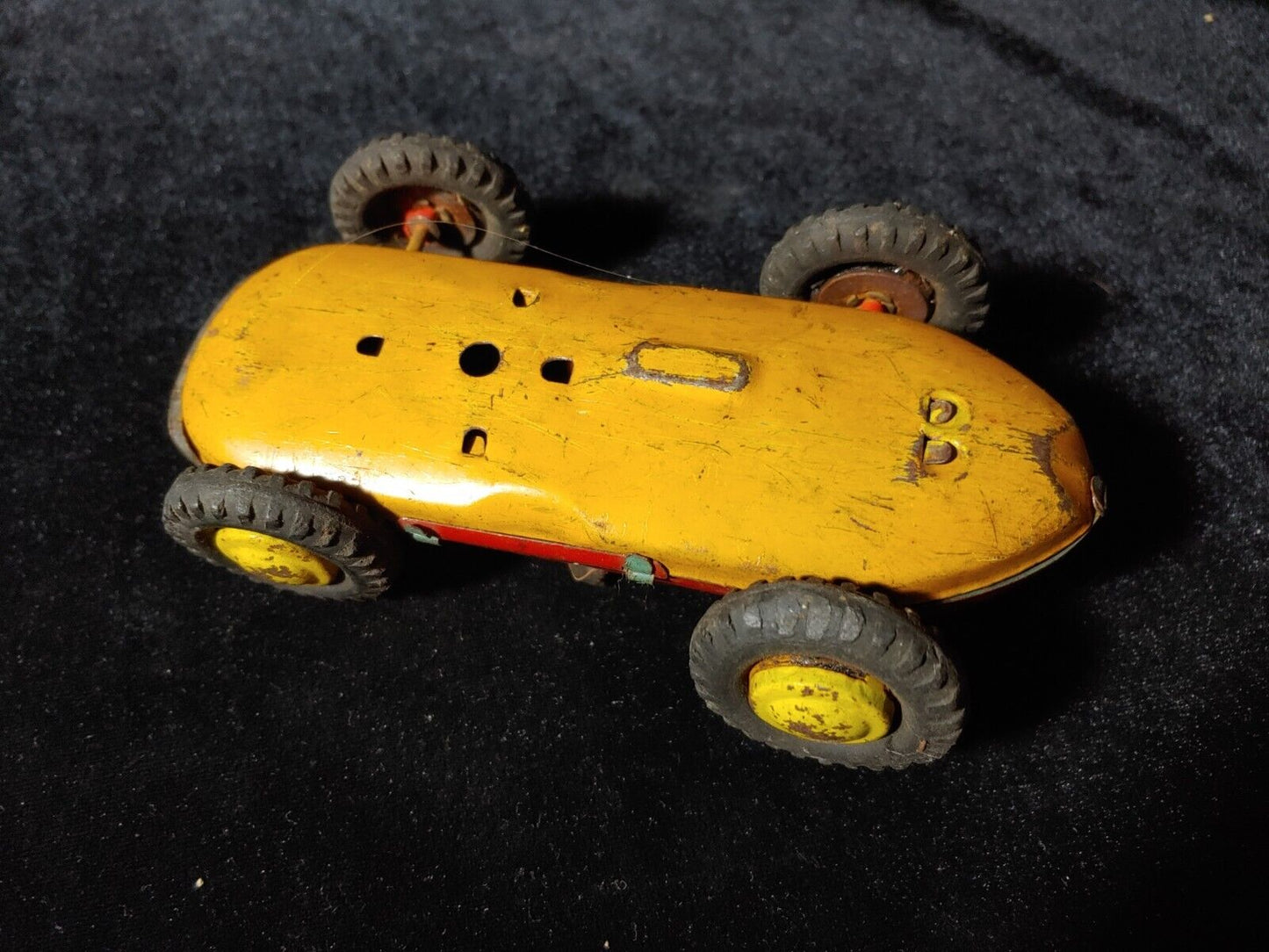 REDUCED! VINTAGE NO 32 METAL MOBIL RACE CAR 40's 50's? MARX?