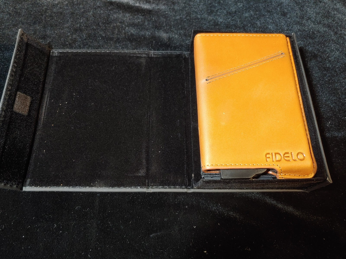 FIDELO Minimalist Tan Leather Hybrid Men's Thin Wallet Open Box New