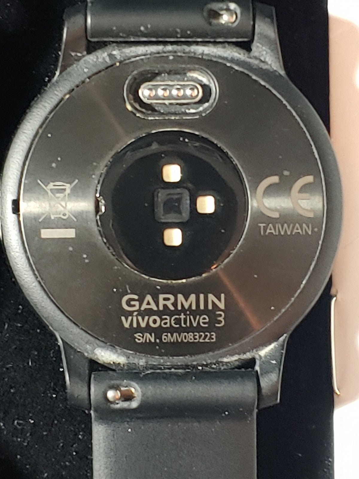 Garmin Vivoactive 3 GPS Smartwatch Black Charger Box Good Condition