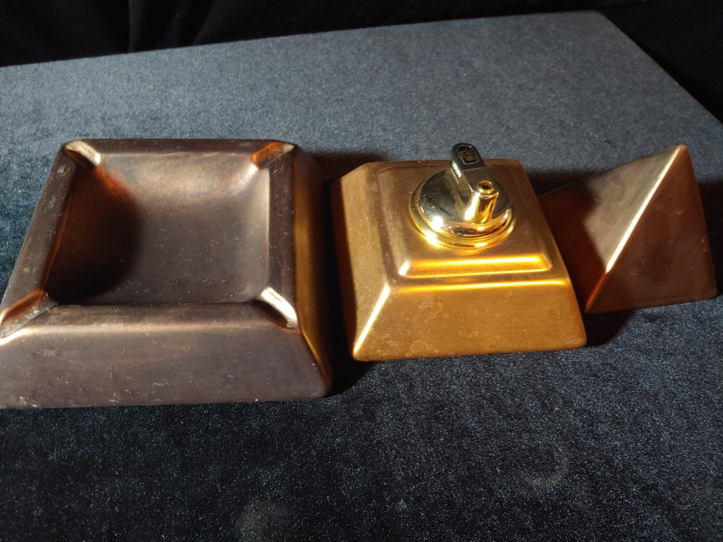 COLIBRI PYRAMID TABLETOP LIGHTER/ ASHTRAY SET
