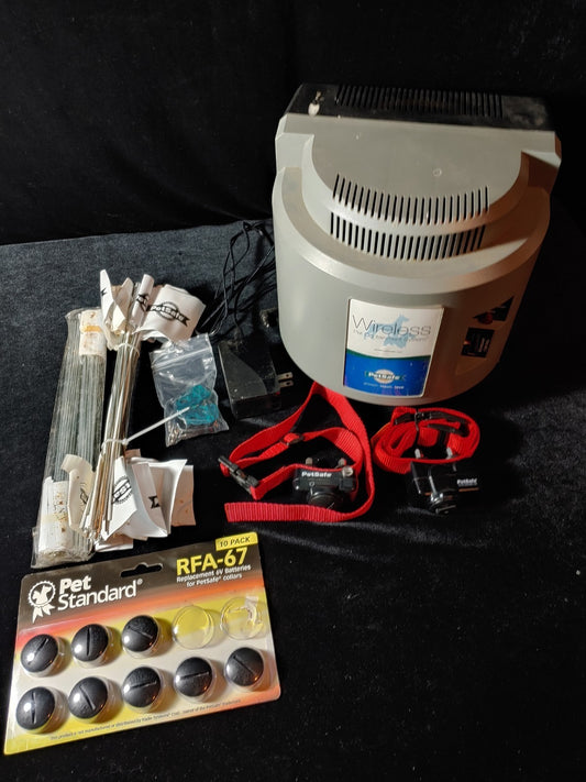 PetSafe Wireless Transmitter RFA-443 Dog Fence 2 Collars Flags Extra Batteries