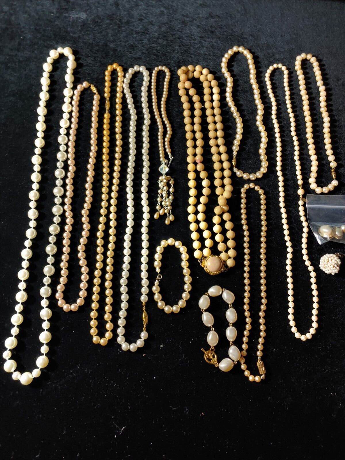 10+ FAUX VINTAGE PEARL NECKLACE LOT