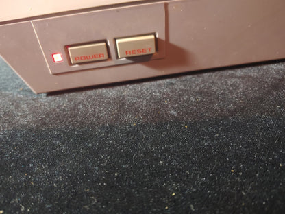 Vintage Nintendo NES Video Game Console System Bundle NES001