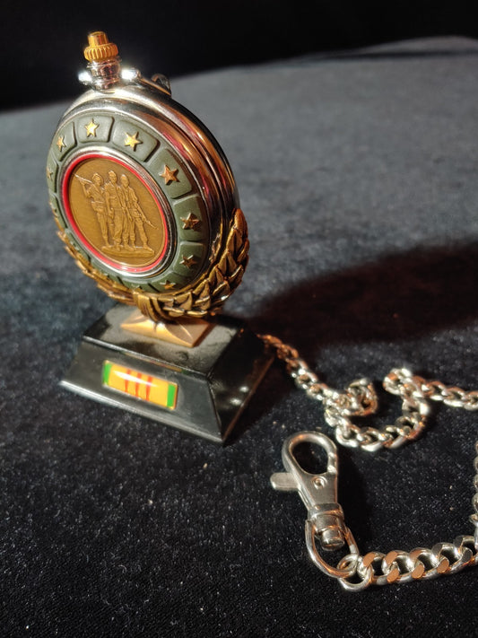 Franklin Mint  Official Vietnam Veterans Collector Pocket Watch  1984 military