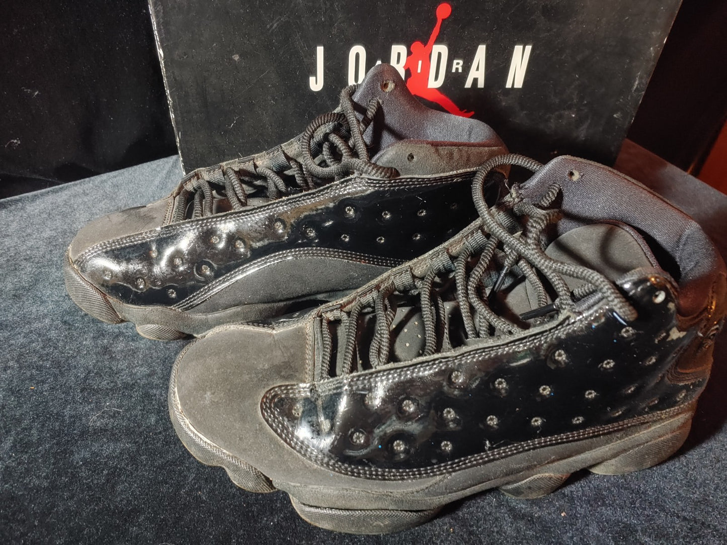 Air Jordan Sneaker Size 9 414571-012 Retro Cap and Gown 2018/19