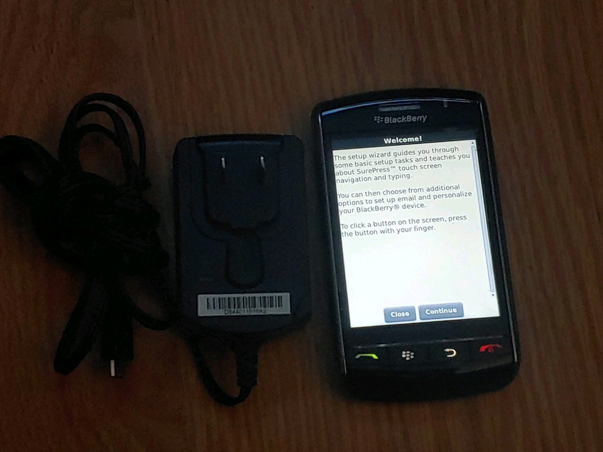 BlackBerry Storm 9530 Verizon 8GB Black 3.2MP CDMA 2GB MicroSD Card AC Adapter