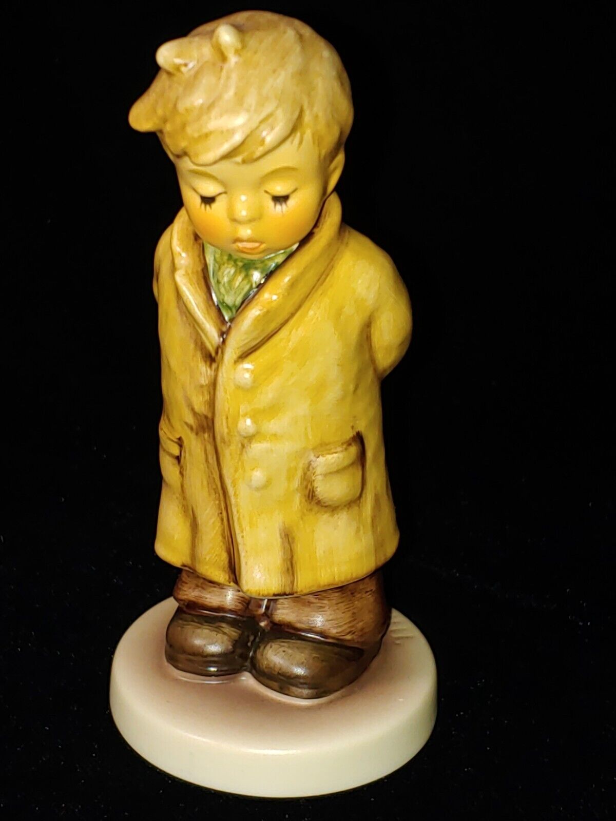 Hummel Goebel #845 Too Shy To Sing Hummel Club Figurine 2002