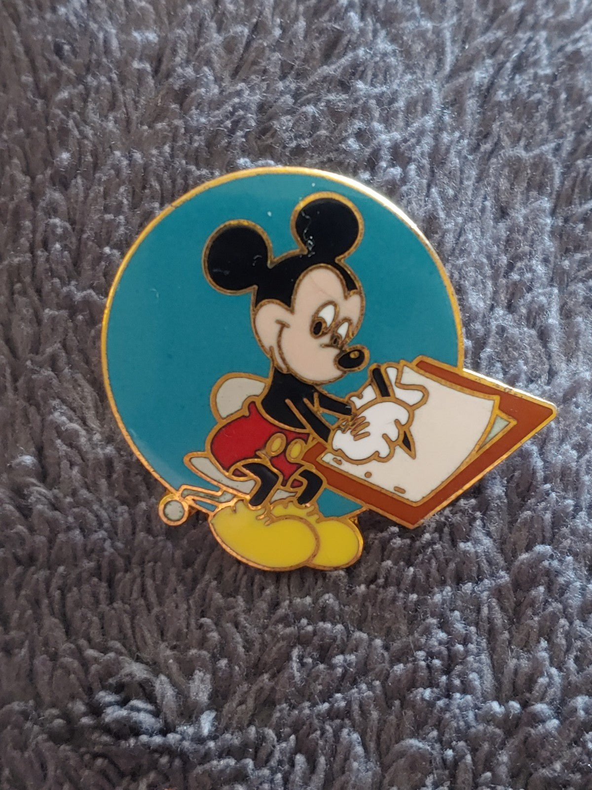 Vintage Disney Mickey Animator Pin Lapel Taiwan Rare 1986