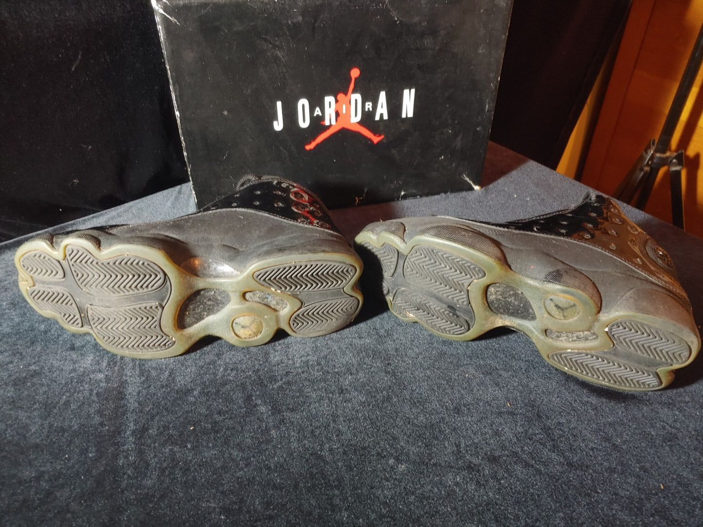 Air Jordan Sneaker Size 9 414571-012 Retro Cap and Gown 2018/19
