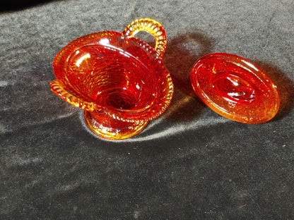 VINTAGE WESTMORELAND RED GLOWS GLASS HEN ON NEST SPLIT TAIL