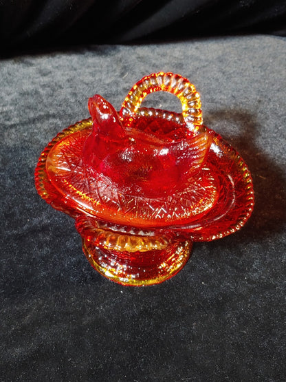 VINTAGE WESTMORELAND RED GLOWS GLASS HEN ON NEST SPLIT TAIL