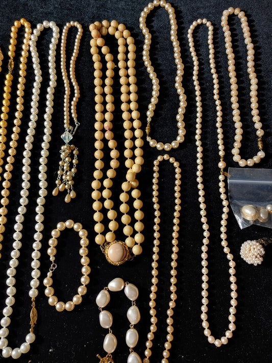 10+ FAUX VINTAGE PEARL NECKLACE LOT