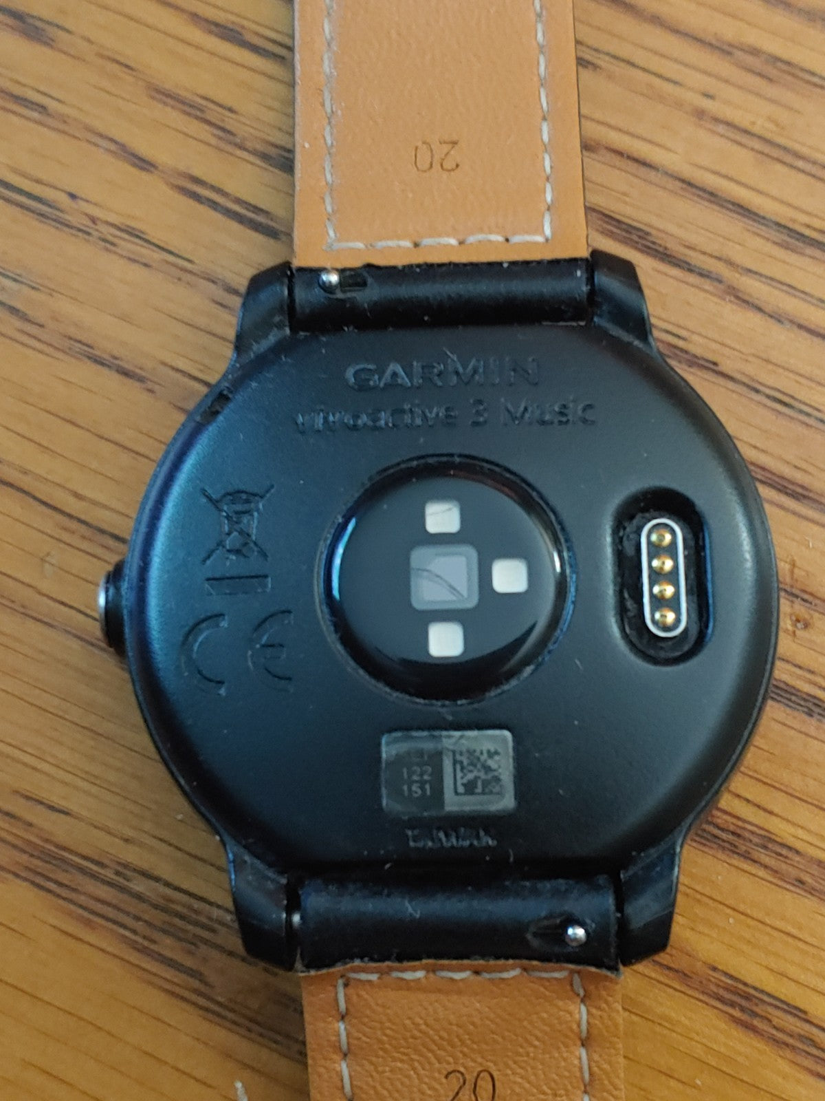 Garmin Vivoactive 3 MUSIC GPS Smartwatch Strap Charger Box