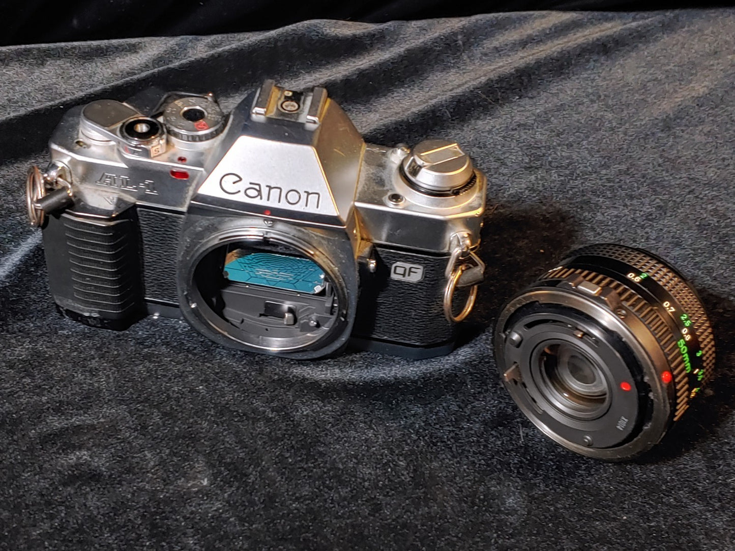 Vintage Canon AL-1 QF 35mm SLR Film Camera w/50mm 1.8 Lens