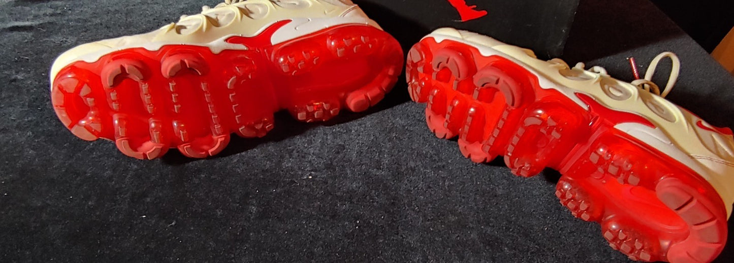 Nike Air VaporMax Plus SZ 9 White University Red 2020 DH0279-100
