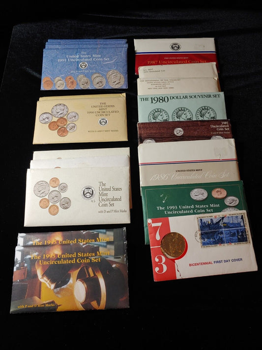 19 1972-95 US Mint Uncirculated Sets United States Original Government Packaging