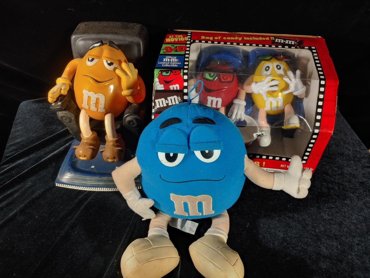 Vintage M&M COLLECTIBLES Candy Dispensers Recliner Chair Plush 2001 Toy
