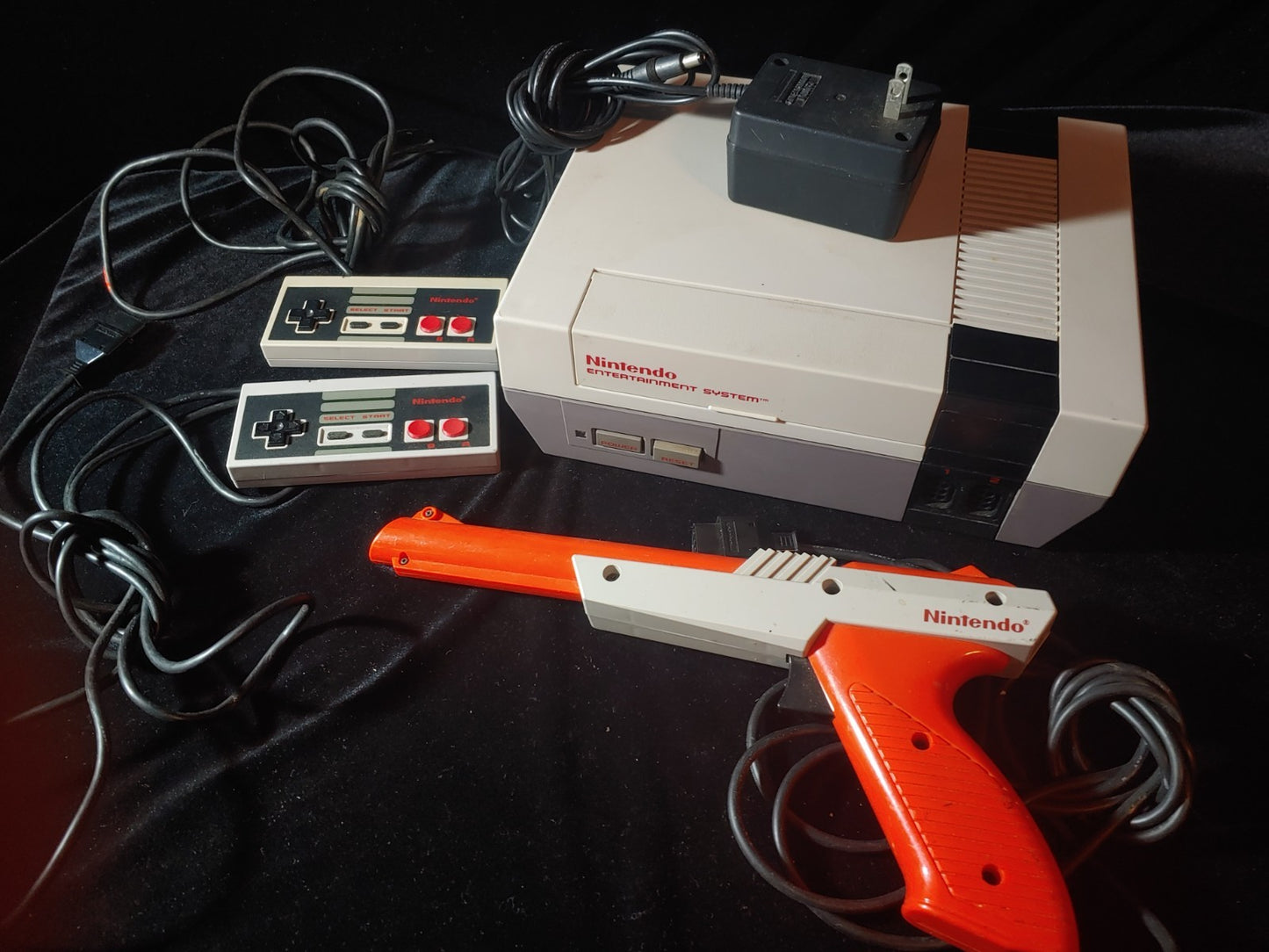 Vintage Nintendo NES Video Game Console System Bundle NES001
