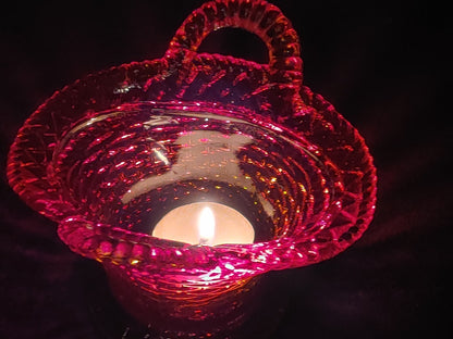 VINTAGE WESTMORELAND RED GLOWS GLASS HEN ON NEST SPLIT TAIL