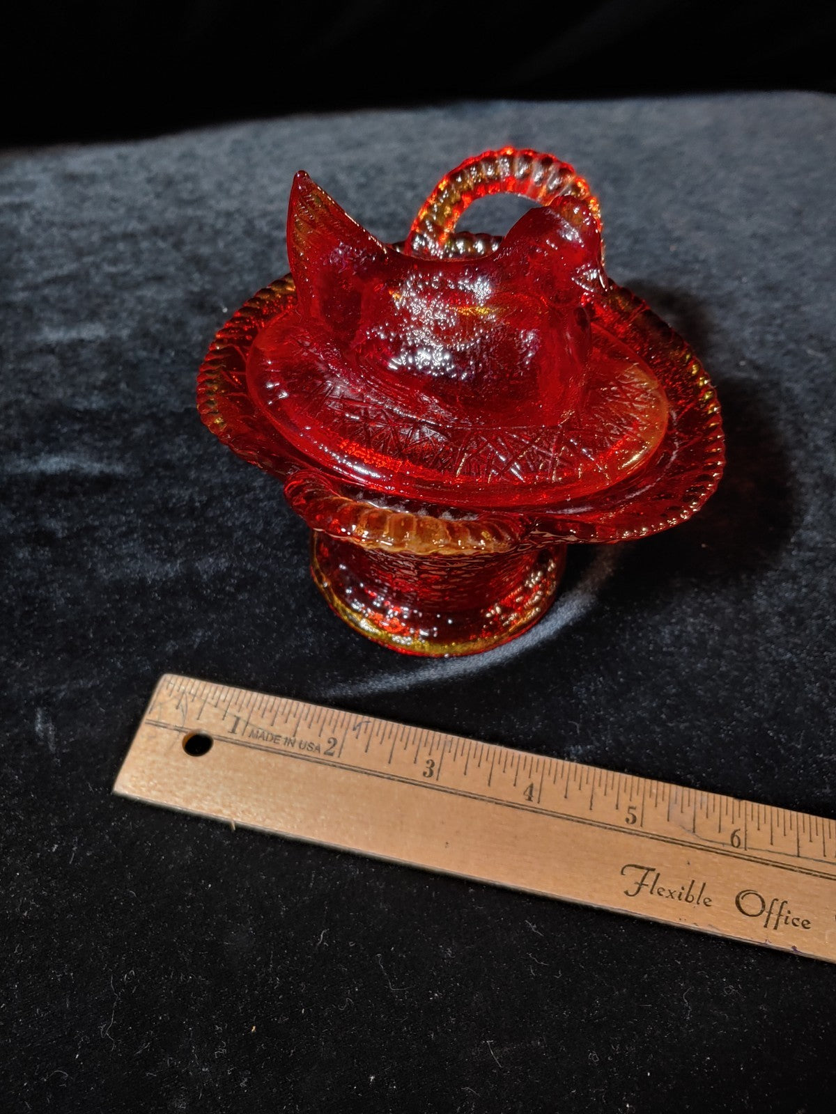 VINTAGE WESTMORELAND RED GLOWS GLASS HEN ON NEST SPLIT TAIL