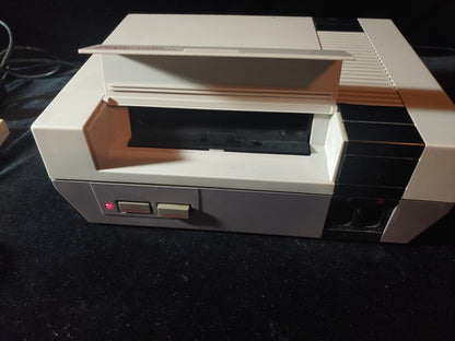 Vintage Nintendo NES Video Game Console System Bundle NES001