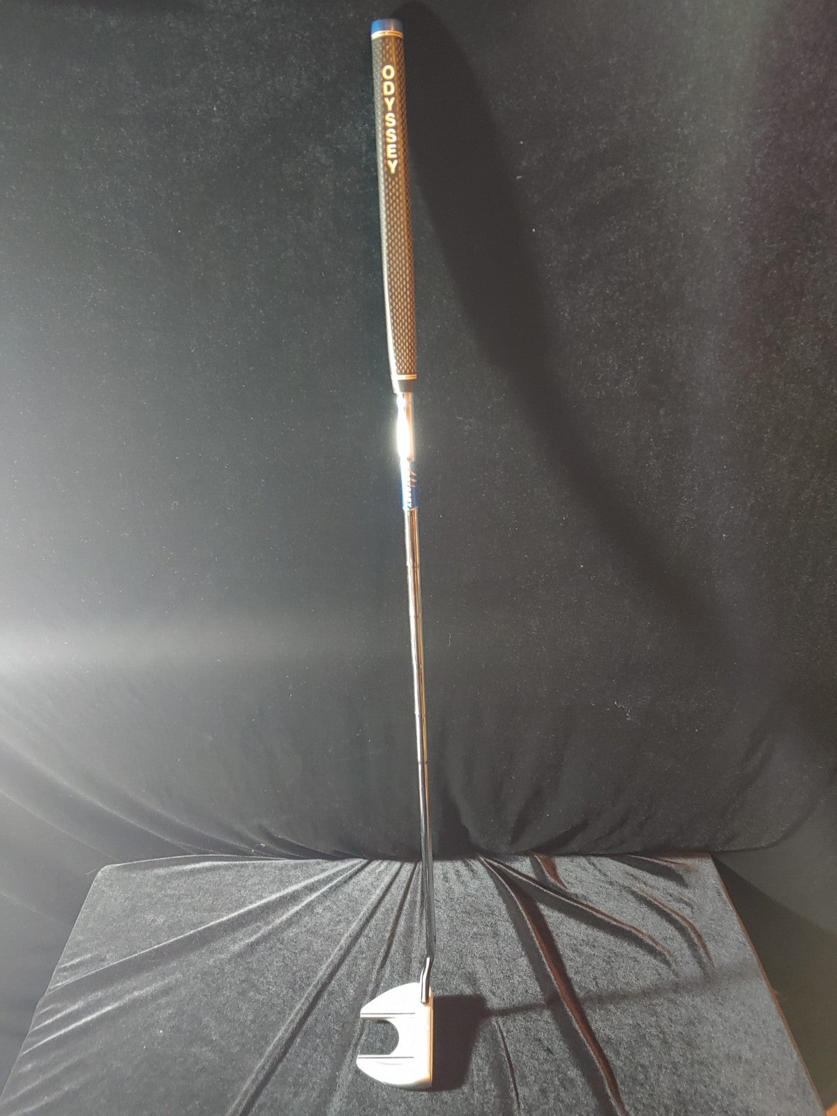 Odyssey White Hot RX V-Line Fang Putter 35” Odessey Grip Headcover
