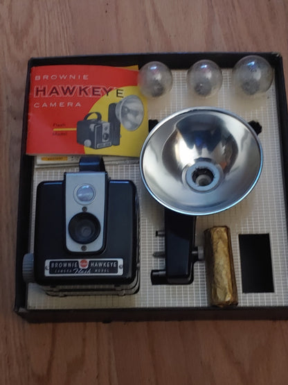 Vintage Kodak Brownie Hawkeye Outfit Flash Bulbs Film Great Condition