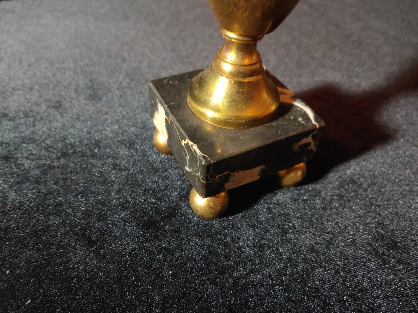 VINTAGE RONSON TABLETOP LIGHTER MARBLE BASE W EXTRA LIGHTER