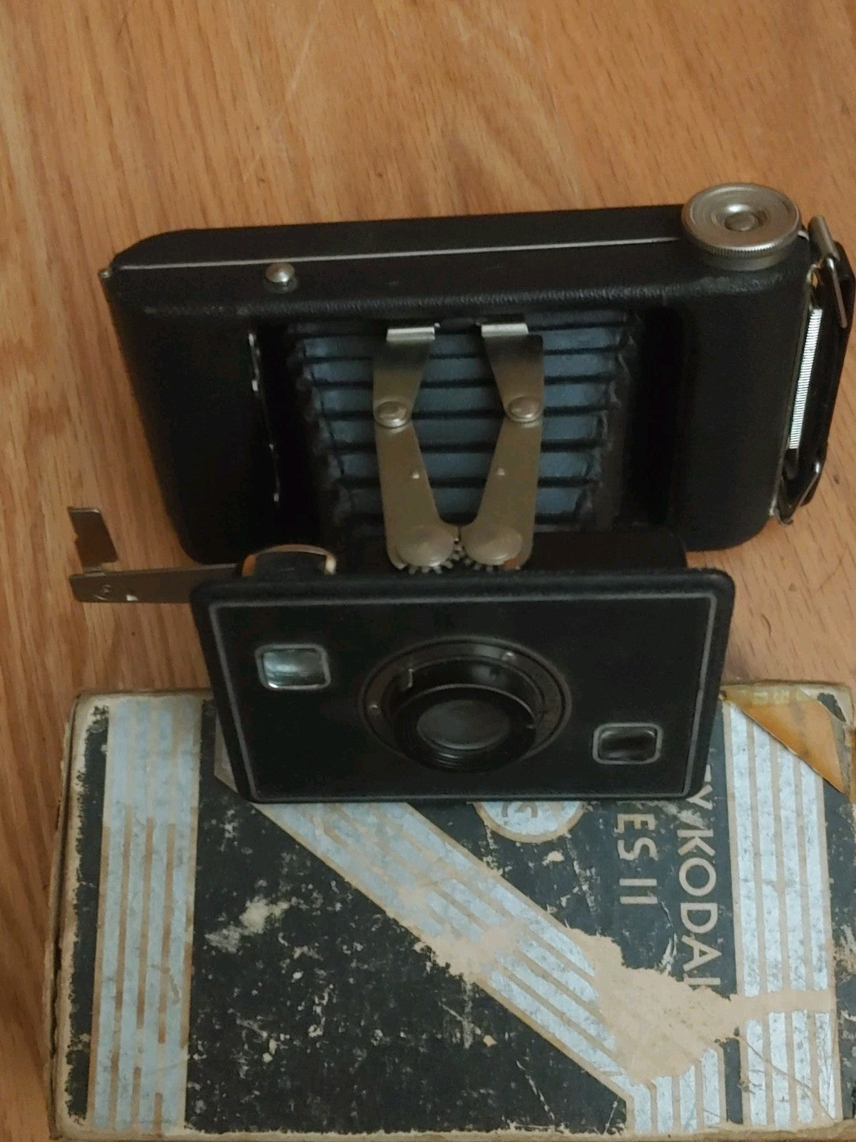 VINTAGE EASTMAN KODAK SIX-20 JIFFY CAMERA WITH BOX