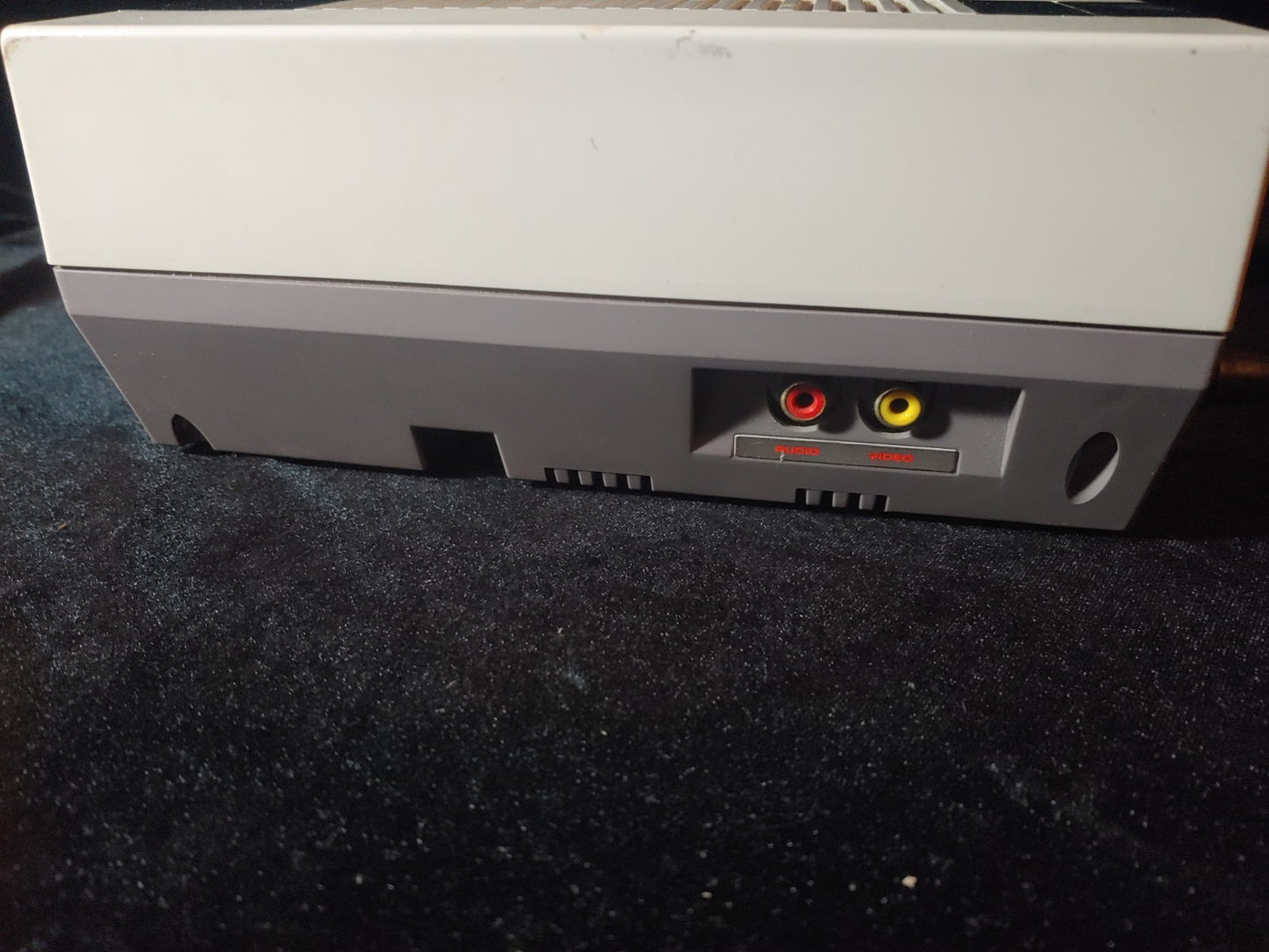 Vintage Nintendo NES Video Game Console System Bundle NES001
