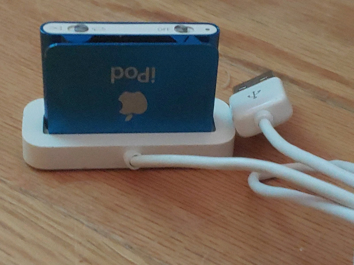 Apple iPod Shuffle 2nd Generation BLUE 1 GB A1204 w/USB Dock