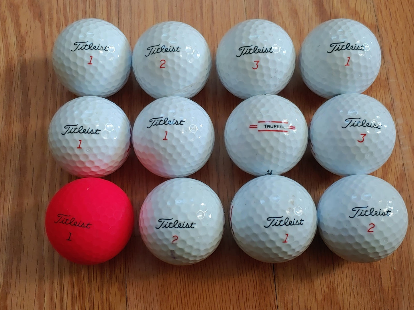 12 TITLEIST TRU-FEEL WHITE/RED GOLF BALLS GREAT CONDITION