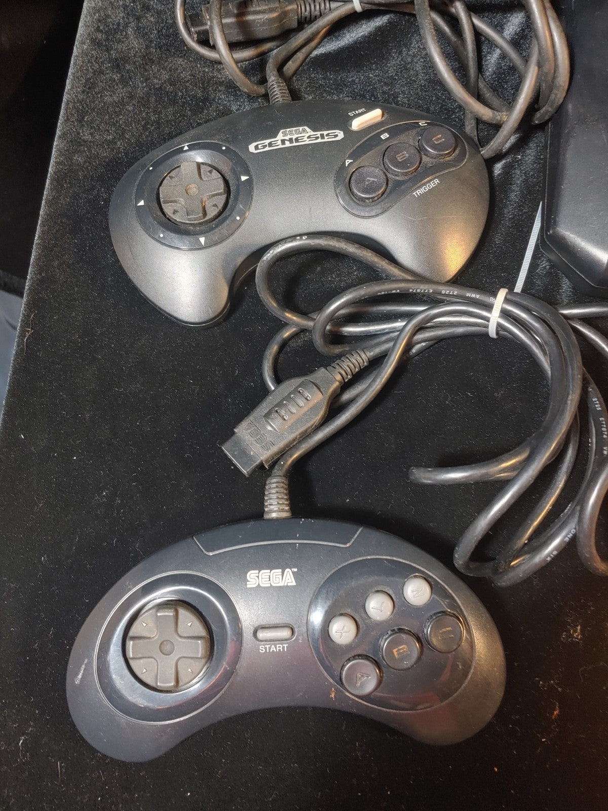 SEGA Genesis MK-1631 Black Console 2 Controllers RF Unit AC 10 Games